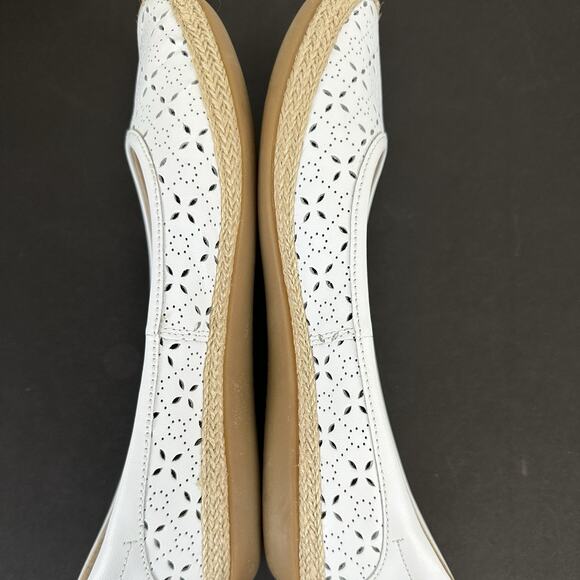 Clarks Collection 8.5 W Danelly Art White Lasercut Espadrille Ballet Flat‎ Shoes - Picture 6 of 9